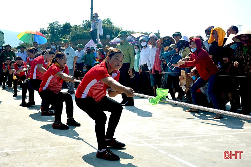 Sôi nổi giải kéo co chào mừng đại giỗ Quốc Tổ Hùng Vương năm 2021 tại Hà Tĩnh