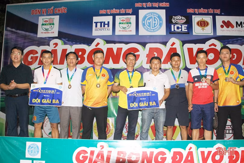 Đội họ Hoàng vô địch Giải Bóng đá nam các dòng họ Hà Tĩnh