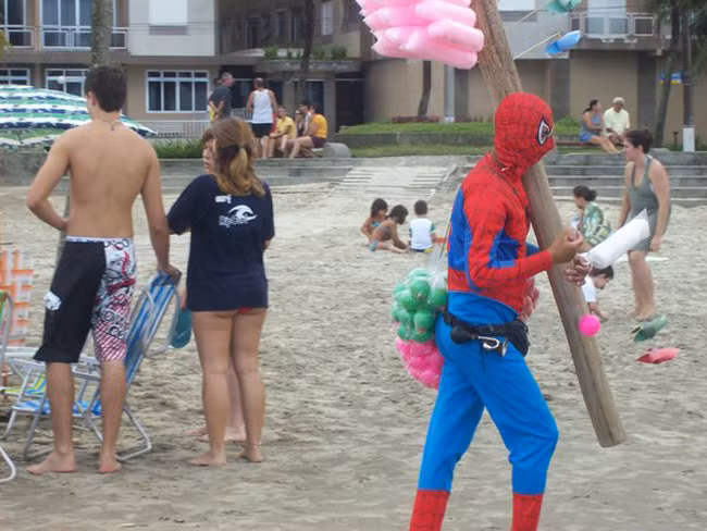 Bắt gặp những khoảnh khắc siêu hài trên bãi biển khiến bao người bật cười