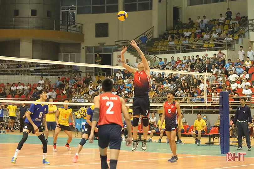 Hà Tĩnh thua ngược Sanest Khánh Hòa ở bán kết Cúp Hùng Vương 2021