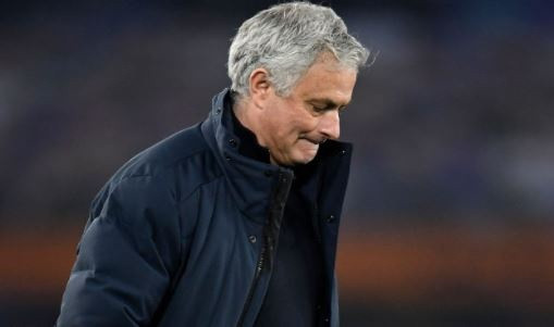 Tottenham sa thải Mourinho
