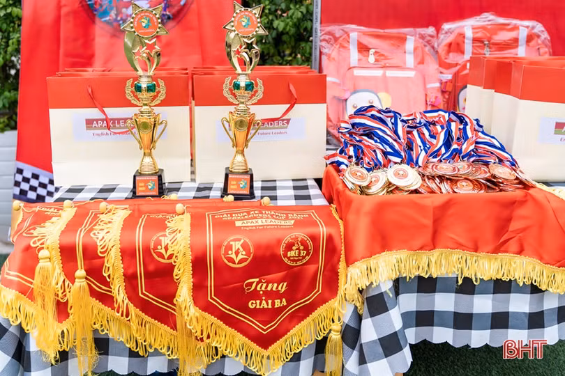 Sôi nổi giải đua xe đạp của các bé mầm non trường Trung Kiên