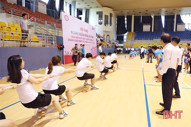 Hơn 300 VĐV tham gia hội thao ngành ngân hàng Hà Tĩnh