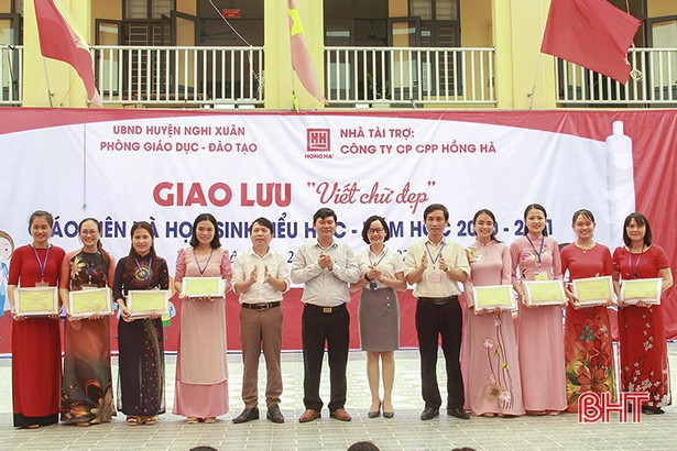 117 giáo viên, học sinh Nghi Xuân trổ tài viết chữ đẹp