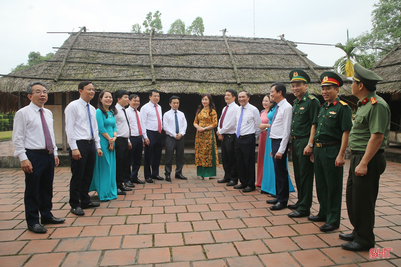 Lãnh đạo tỉnh Hà Tĩnh dâng hương tưởng nhớ cố Tổng Bí thư Hà Huy Tập