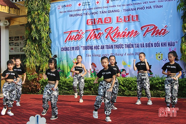 Trang bị kiến thức, kỹ năng giảm nhẹ rủi ro thiên tai cho học sinh tiểu học ở Hà Tĩnh