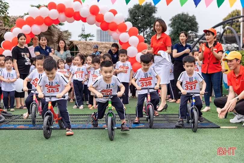 Sôi nổi giải đua xe đạp của các bé mầm non trường Trung Kiên
