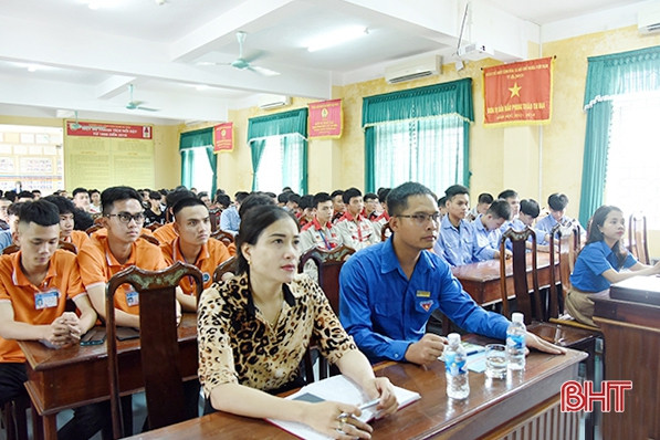 Sinh viên Cao đẳng Công nghệ Hà Tĩnh tìm hiểu về quyền và nghĩa vụ bầu cử