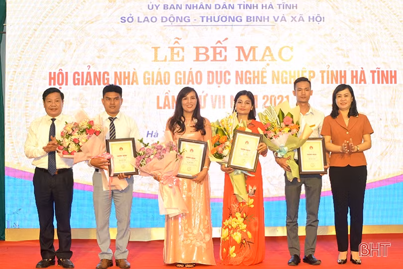 Vinh danh 32 nhà giáo Hà Tĩnh tại Hội giảng Nhà giáo giáo dục nghề nghiệp toàn tỉnh