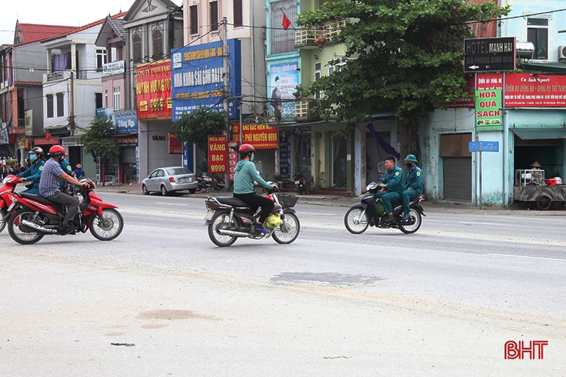 Muôn kiểu vi phạm luật giao thông ở Can Lộc