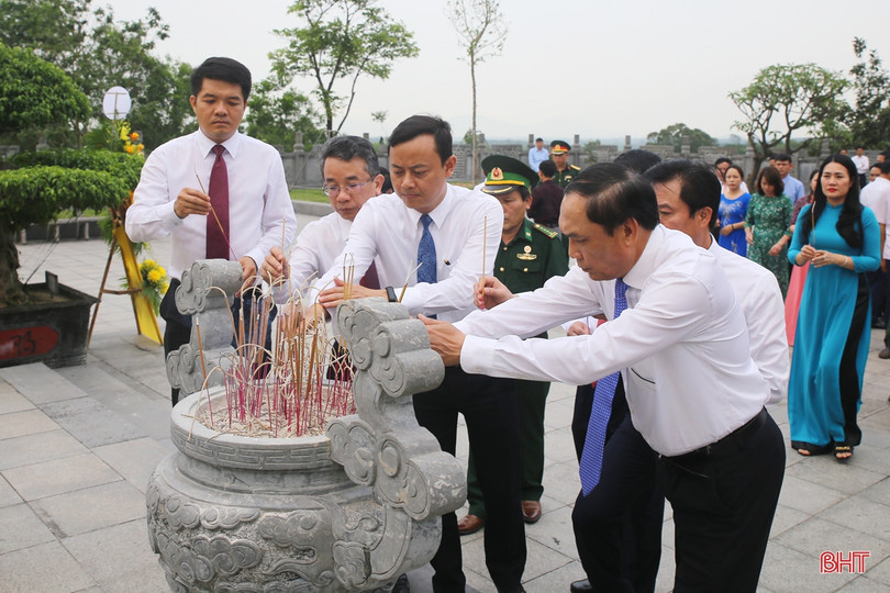 Lãnh đạo tỉnh Hà Tĩnh dâng hương tưởng nhớ cố Tổng Bí thư Hà Huy Tập