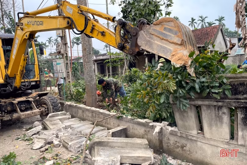 Bà con lương giáo ở Hà Tĩnh hiến đất mở rộng đường giao thông