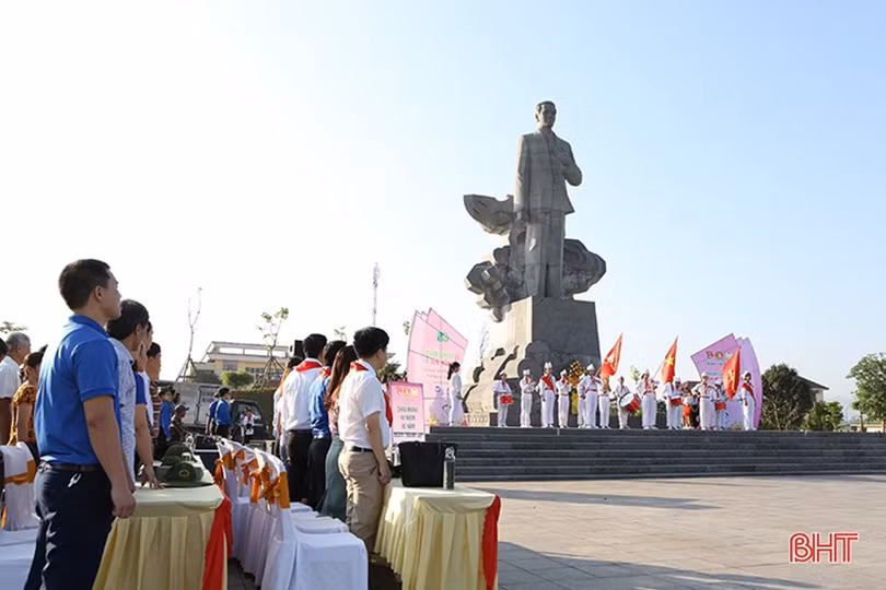 Thiếu nhi Hà Tĩnh tự hào truyền thống - Tiếp bước cha anh”