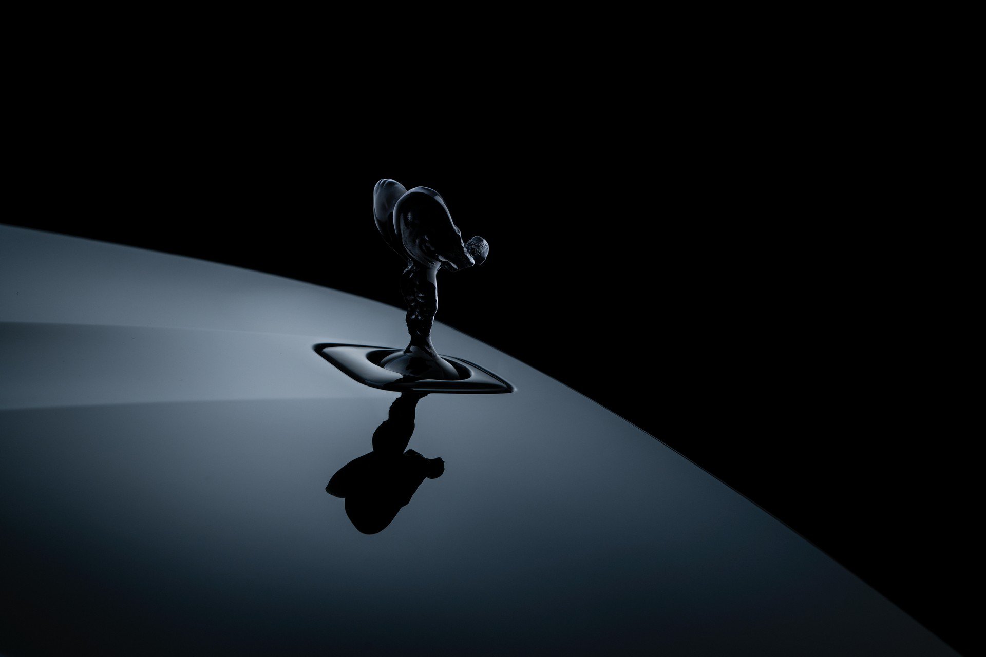 Biểu tượng Rolls-Royce được thiết kế lại sau 111 năm