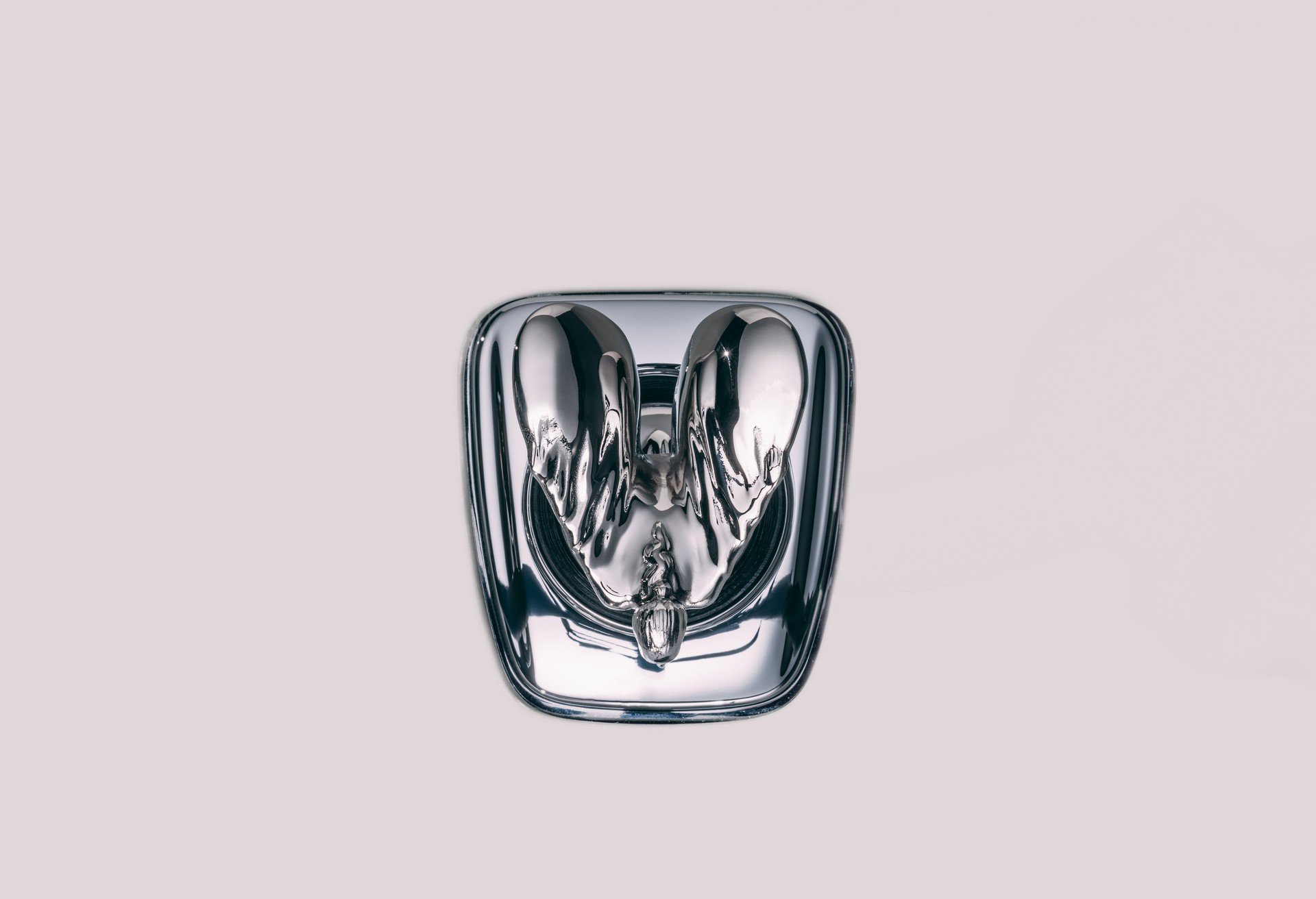 Biểu tượng Rolls-Royce được thiết kế lại sau 111 năm