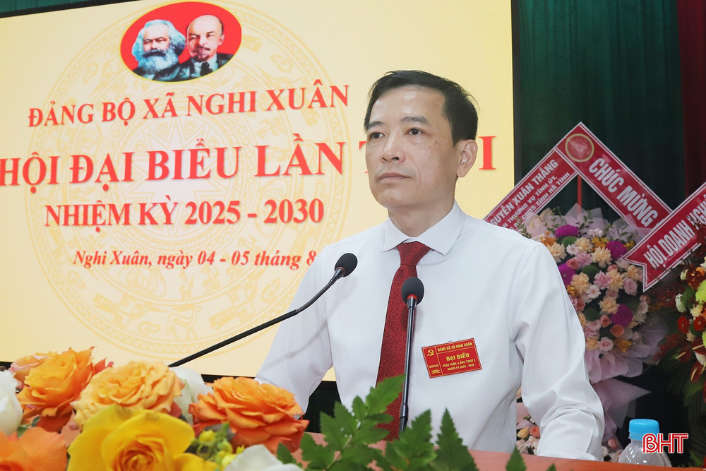 Bí thư Đảng ủy xã Nghi Xuân Phạm Chí Hiếu trình bày dự thảo báo cáo chính trị. bqbht_br_89.jpg