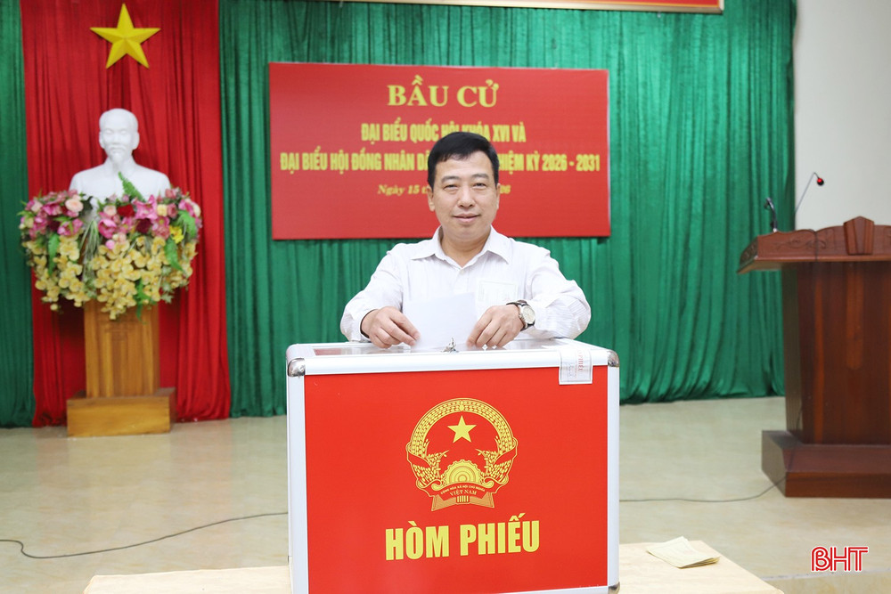 ... và thực hiện quyền, nghĩa vụ công dân.