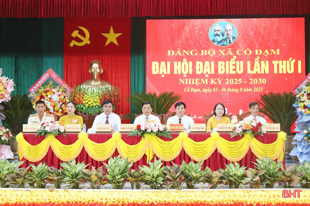 Đoàn chủ tịch điều hành đại hội. bqbht_br_g.jpg