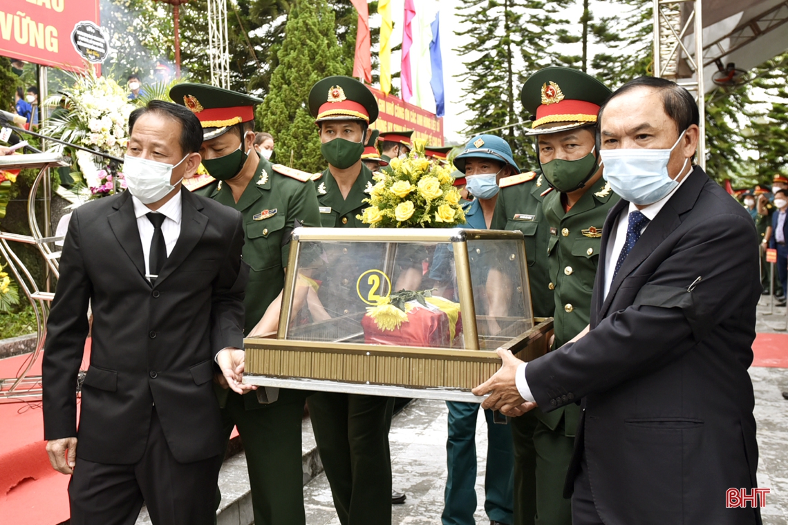 Hà Tĩnh tổ chức trọng thể lễ truy điệu, an táng 11 hài cốt liệt sỹ quân tình nguyện, chuyên gia Việt Nam hy sinh tại Lào