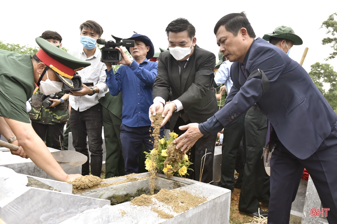 Hà Tĩnh tổ chức trọng thể lễ truy điệu, an táng 11 hài cốt liệt sỹ quân tình nguyện, chuyên gia Việt Nam hy sinh tại Lào