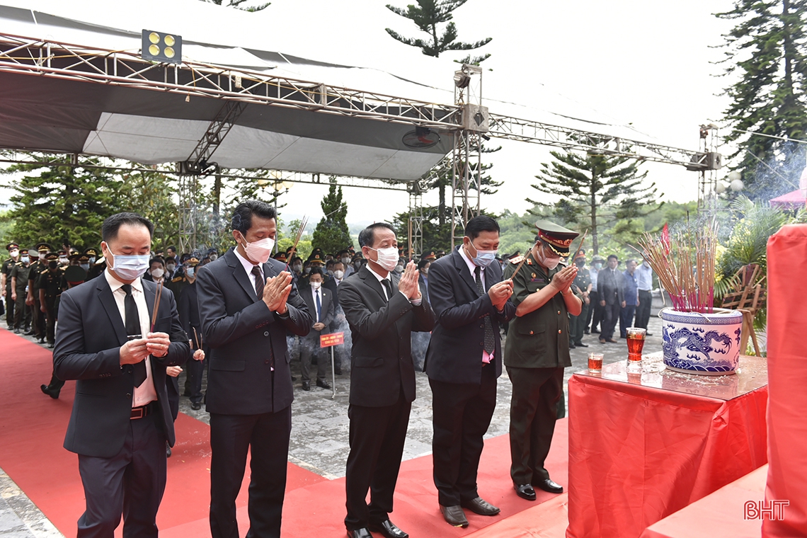 Hà Tĩnh tổ chức trọng thể lễ truy điệu, an táng 11 hài cốt liệt sỹ quân tình nguyện, chuyên gia Việt Nam hy sinh tại Lào