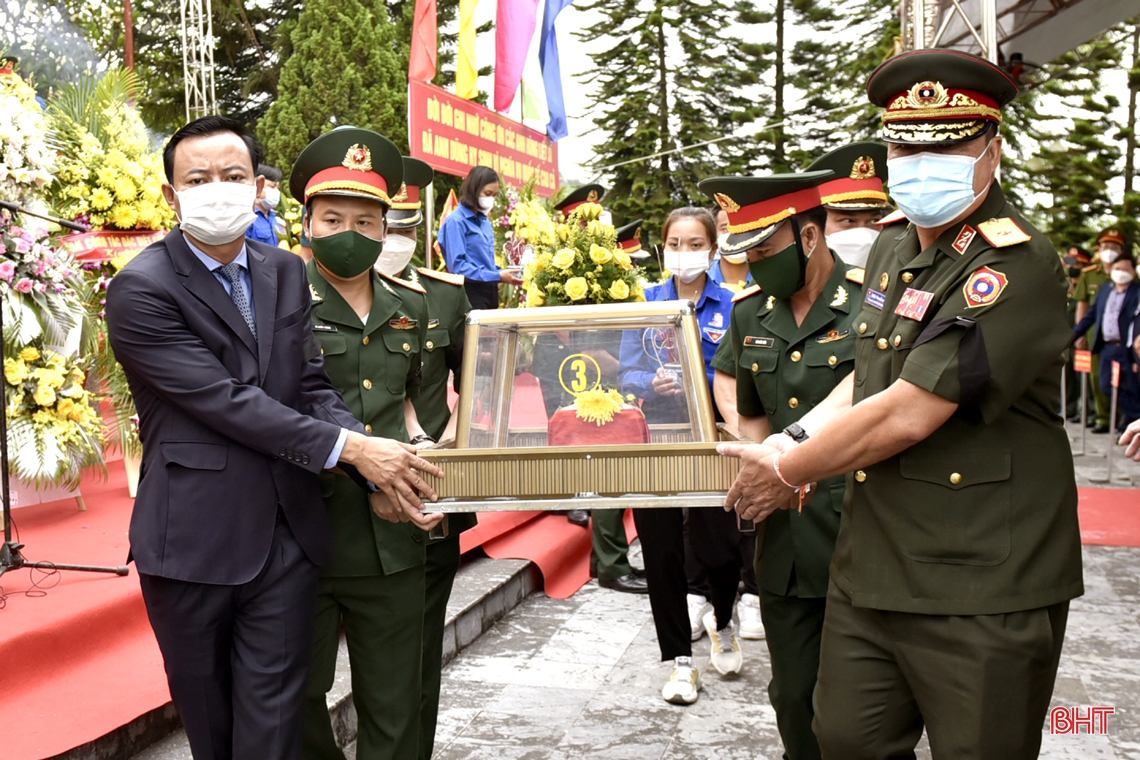 Hà Tĩnh tổ chức trọng thể lễ truy điệu, an táng 11 hài cốt liệt sỹ quân tình nguyện, chuyên gia Việt Nam hy sinh tại Lào