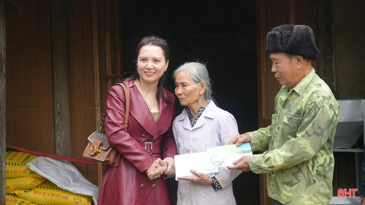 Nhiều tổ chức, cá nhân đã đồng hành cùng chương trình trong những chuyến từ thiện cuối tuần. bqbht_br_10.jpg