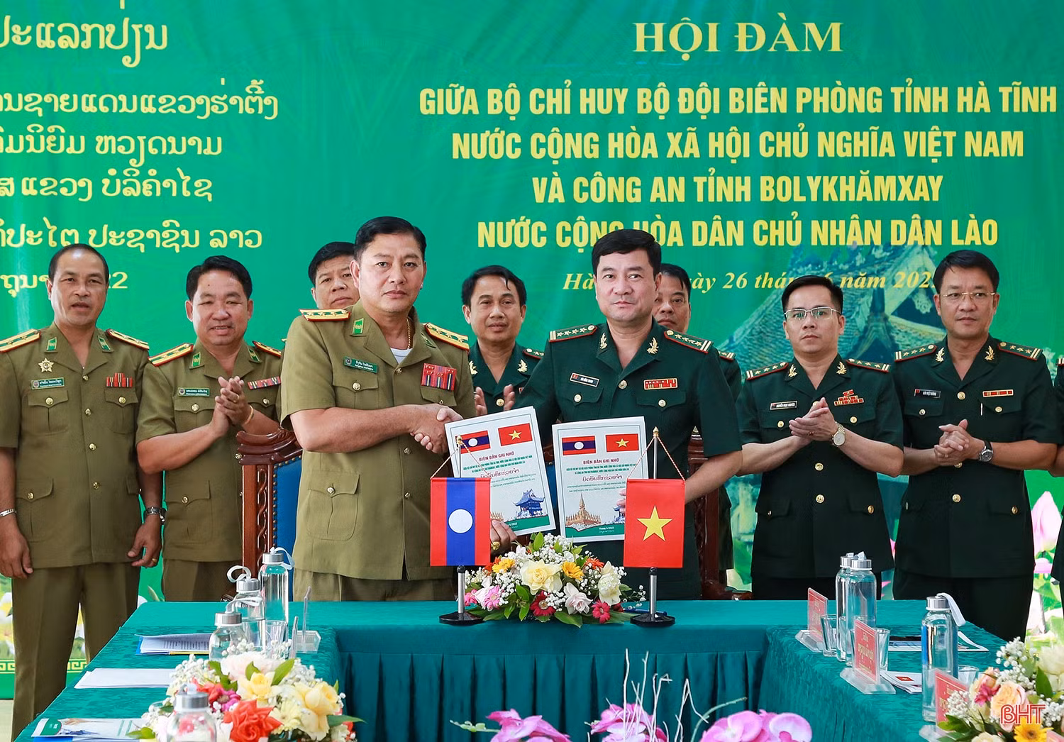 Những người con của đất nước Triệu Voi mang dòng máu Việt (bài 2): Thắt chặt tình đoàn kết nơi biên viễn