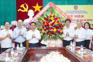 Lãnh đạo tỉnh chúc mừng 80 năm Ngày truyền thống ngành Tòa án