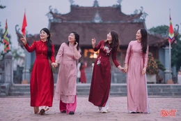 Áo dài du xuân, giữ hồn Tết Việt