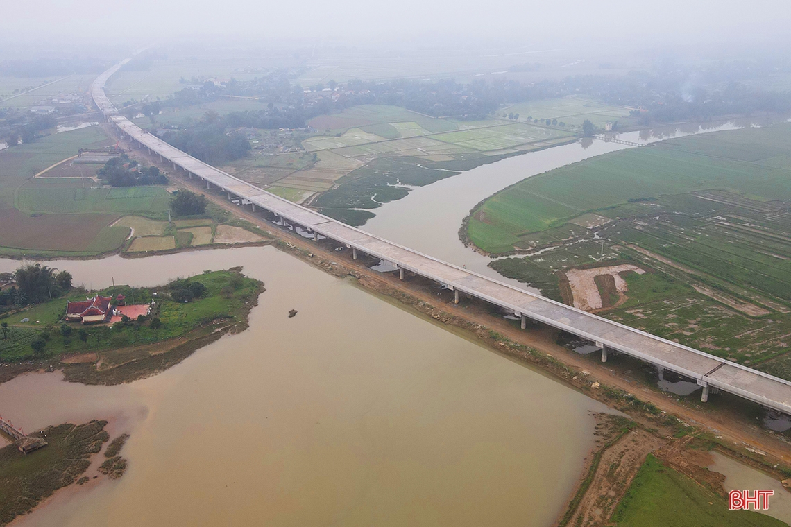 Toàn cảnh tuyến cao tốc Bắc – Nam qua Hà Tĩnh nhìn từ trên cao