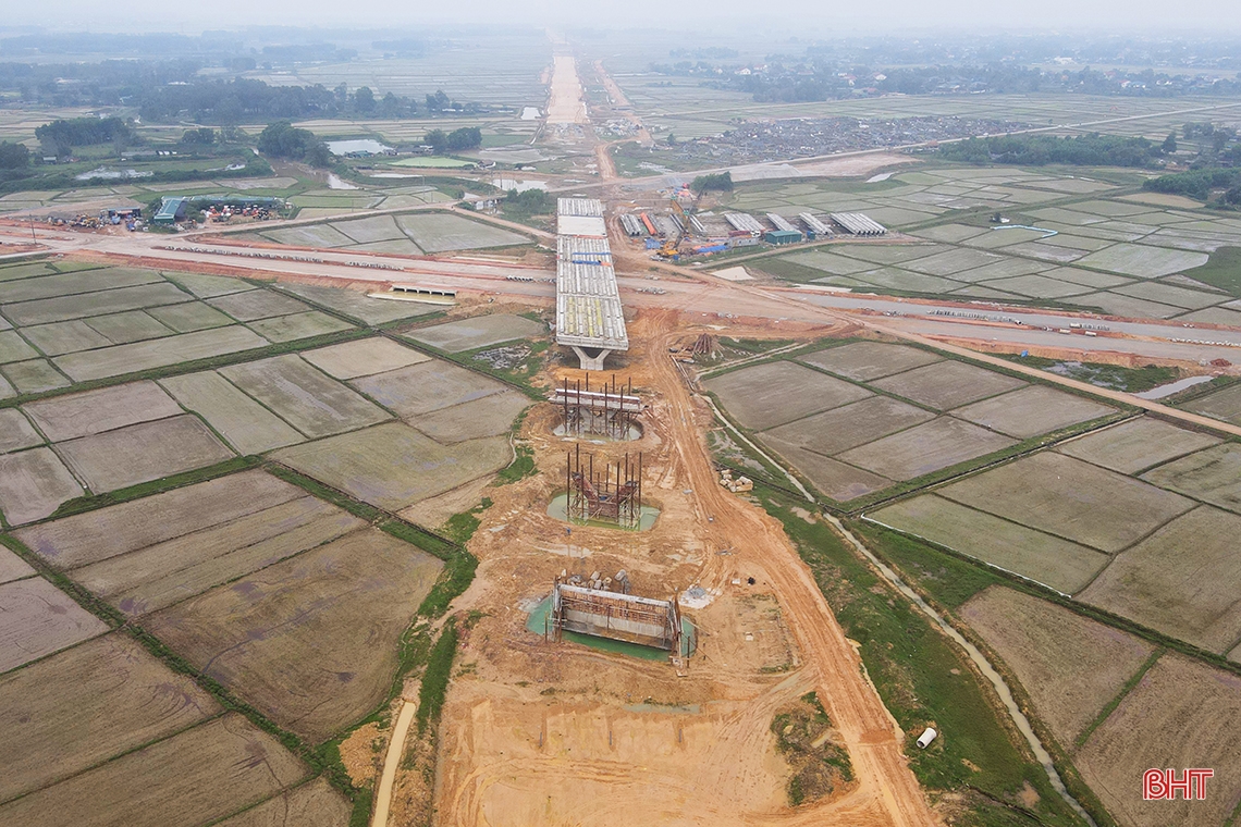 Toàn cảnh tuyến cao tốc Bắc – Nam qua Hà Tĩnh nhìn từ trên cao