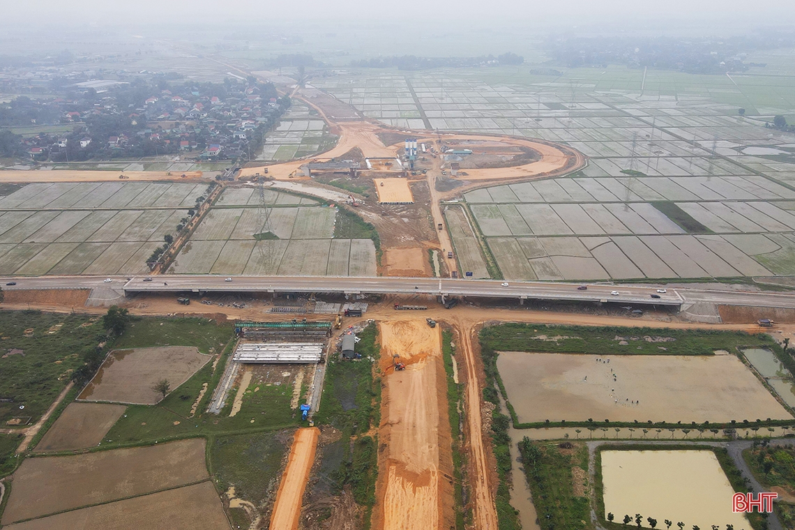 Toàn cảnh tuyến cao tốc Bắc – Nam qua Hà Tĩnh nhìn từ trên cao