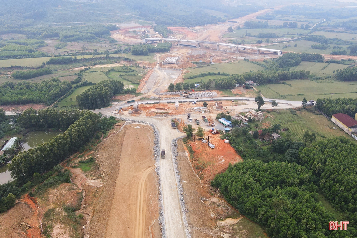 Toàn cảnh tuyến cao tốc Bắc – Nam qua Hà Tĩnh nhìn từ trên cao