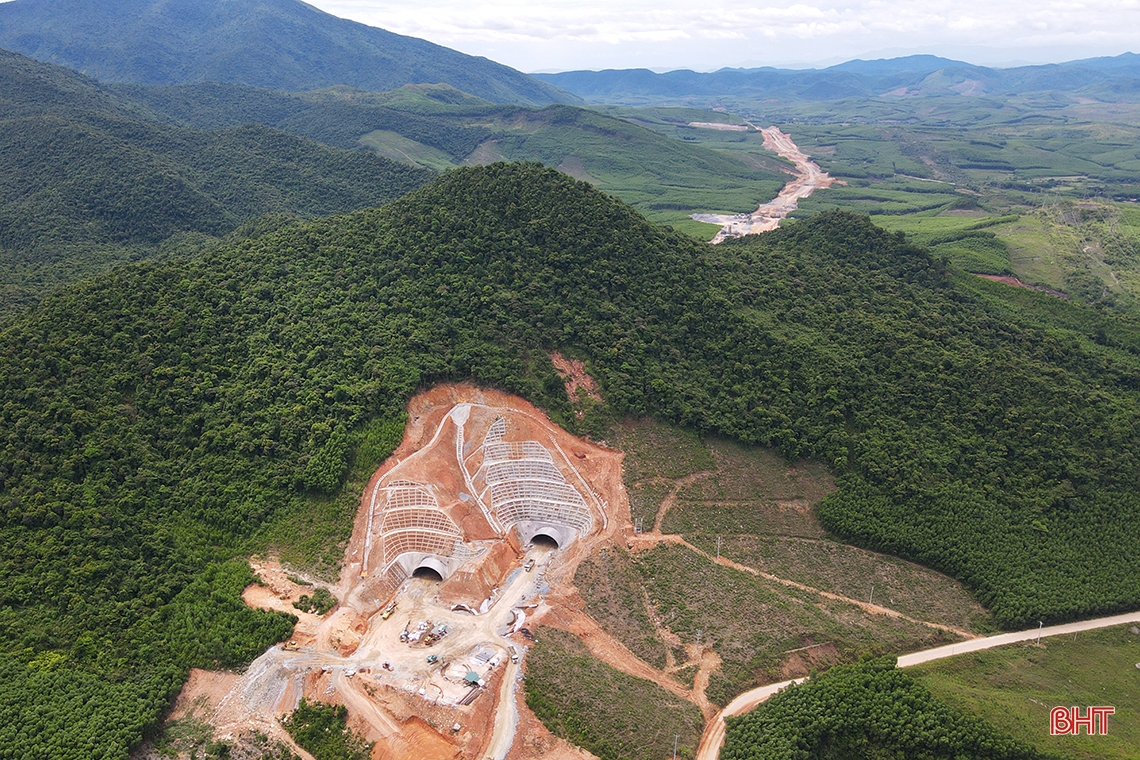 Toàn cảnh tuyến cao tốc Bắc – Nam qua Hà Tĩnh nhìn từ trên cao