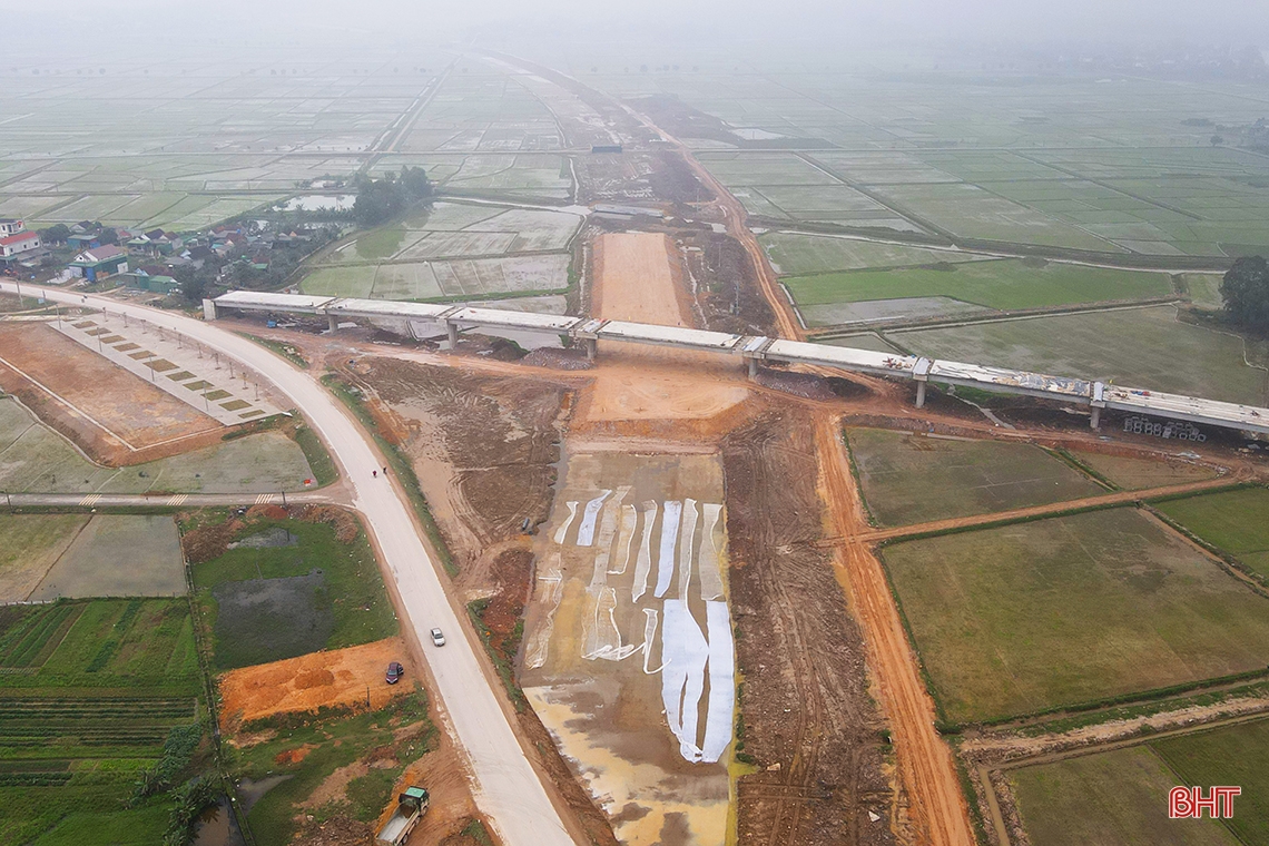 Toàn cảnh tuyến cao tốc Bắc – Nam qua Hà Tĩnh nhìn từ trên cao