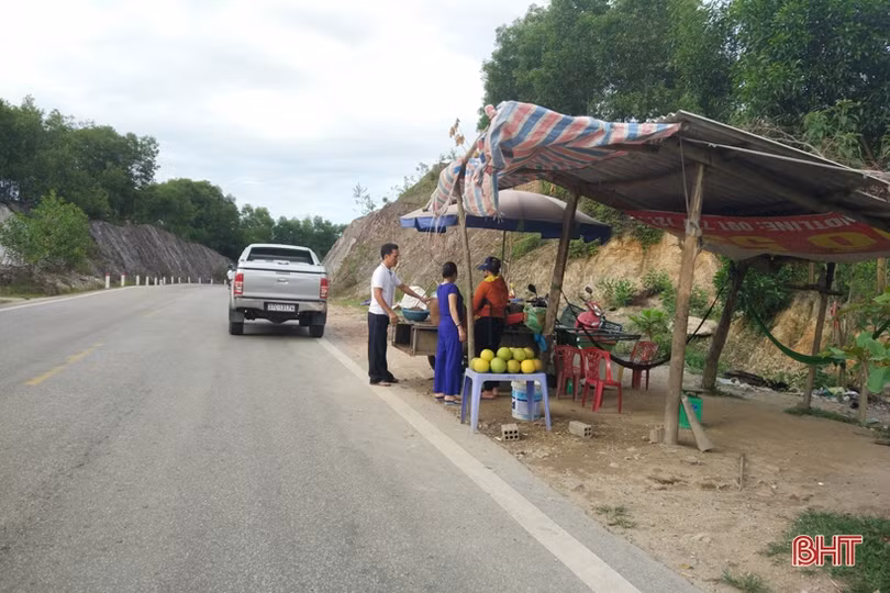 Mưu sinh bên lề đường: Giận mà thương!