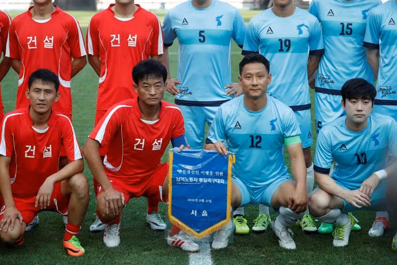 Công nhân Triều Tiên sang Hàn Quốc thi đấu giao hữu bóng đá