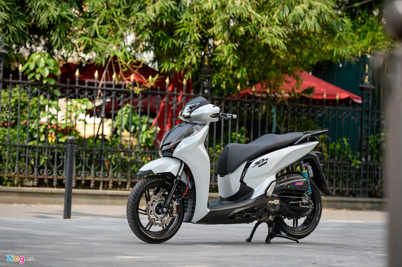 Honda SH 300i độ gần 200 triệu tiền đồ chơi tại Hà Nội
