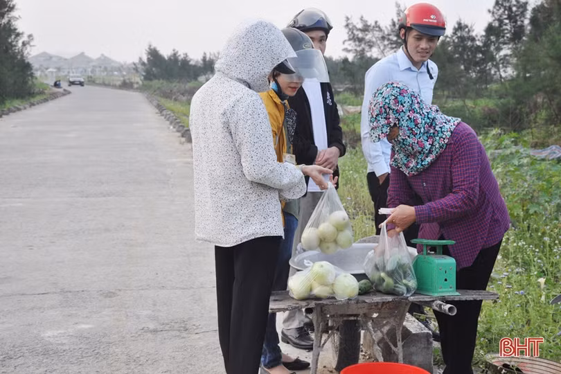 Mưu sinh bên lề đường: Giận mà thương!