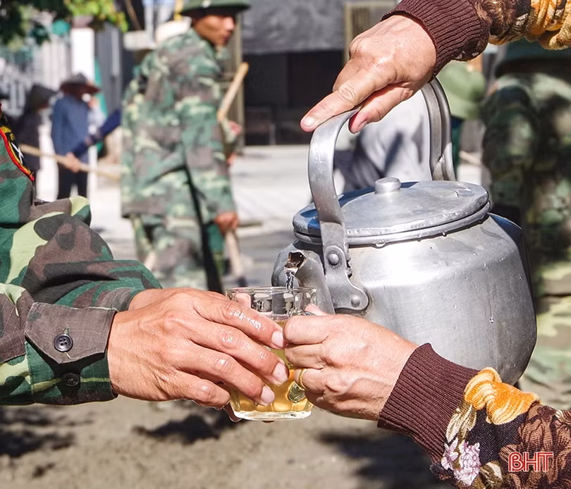 Những con đường thắm đậm tình quân dân