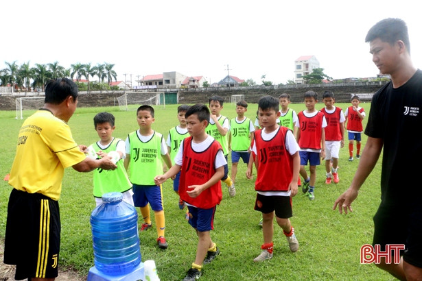 Hơn 200 thí sinh Hà Tĩnh dự tuyển vào Học viện Bóng đá Juventus Việt Nam