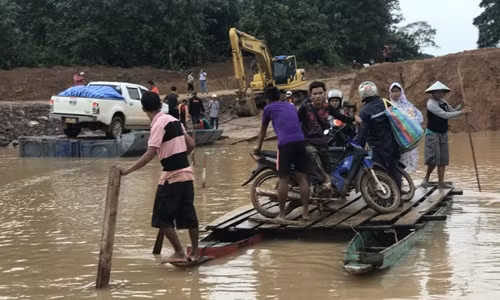 Thế giới ngày qua: Lào công bố có 36 người chết vụ vỡ đập thủy điện