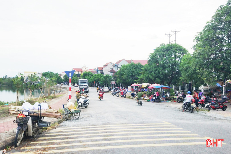 Mưu sinh bên lề đường: Giận mà thương!