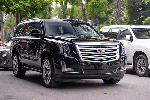 Escalade Platinum 2019 đầu tiên được nhập khẩu về Việt Nam. “Khủng long” Cadillac Escalade 2019 giá hơn 10 tỷ tại Việt Nam