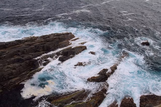 Lạc lối trong 8 hang động biển đẹp nhất thế giới