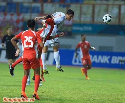 Đánh bại Nepal, Olympic Việt Nam giành vé vào vòng 1/8 Asiad 18