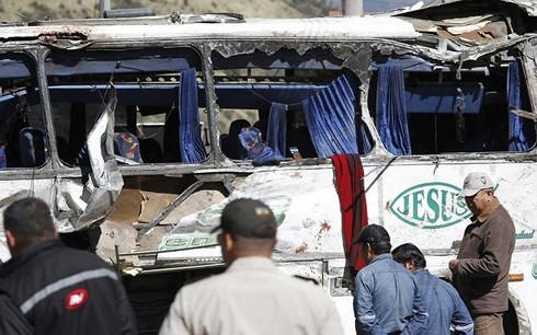 Ecuador tình cờ phát hiện nửa tấn ma túy trên xe buýt gặp tai nạn