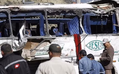 Ecuador tình cờ phát hiện nửa tấn ma túy trên xe buýt gặp tai nạn