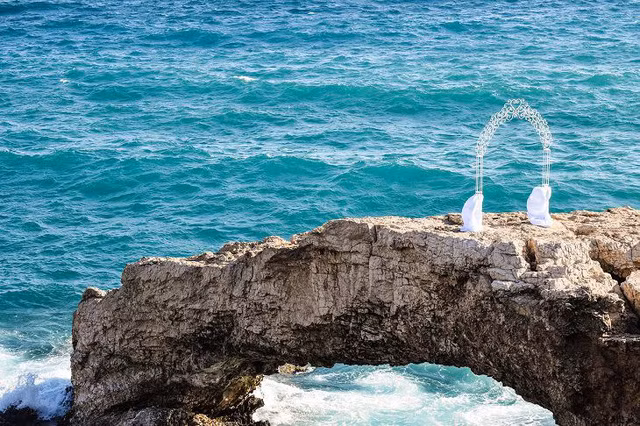 Lạc lối trong 8 hang động biển đẹp nhất thế giới